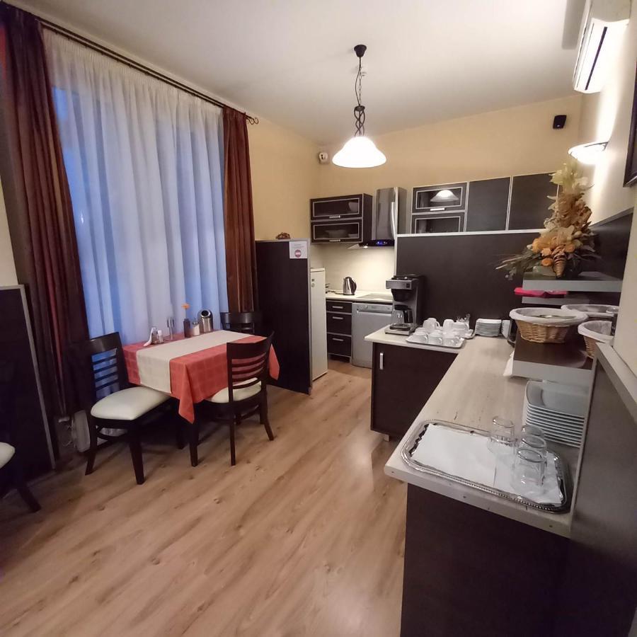 Kata Panzio Hotel Oroszlány Екстериор снимка